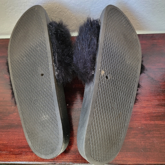 Urban Outfitters Fuzzy Slides - Picture 2 of 3